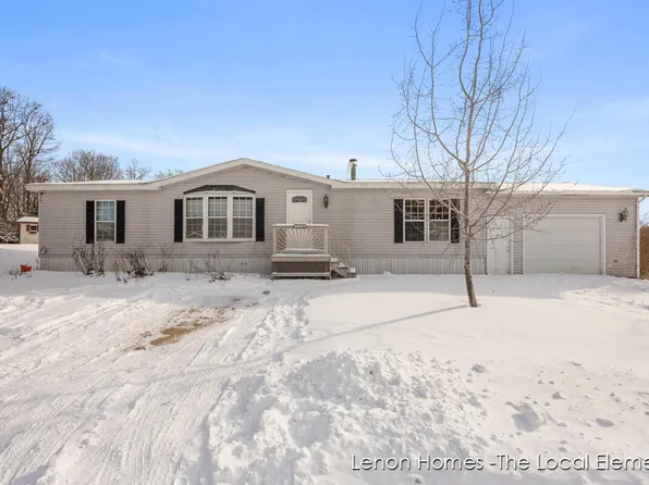 7330 Willow Wood Dr NE, Belmont, MI 49306