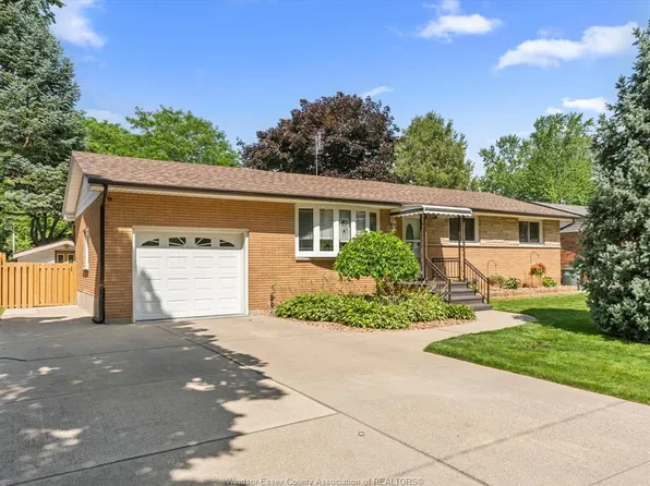 5835 Canada St, Lasalle, ON N9H 1M5