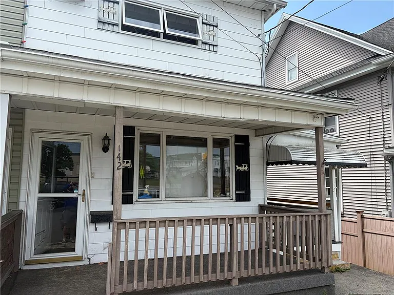 142 W High St — Photo 1