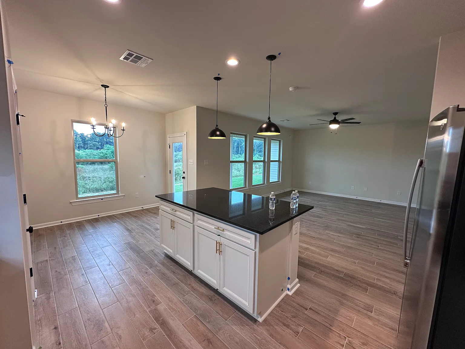 4 bed, 1858 sqft, $2,400 — Photo 4
