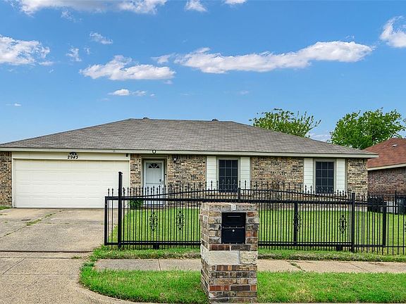 3rd image of 2943 E Pepperidge Dr