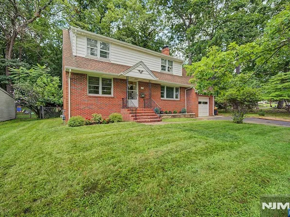 27 Oswego Avenue, Oakland, NJ 07436