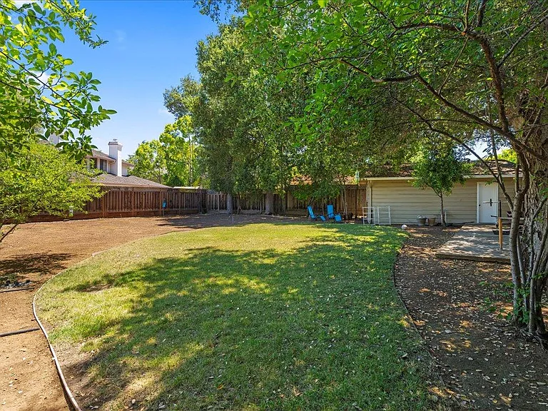 175 N El Monte Ave — Photo 13
