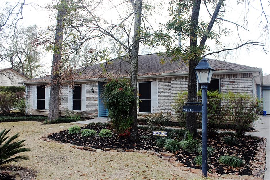 Great home located in Oak Ridge North!
