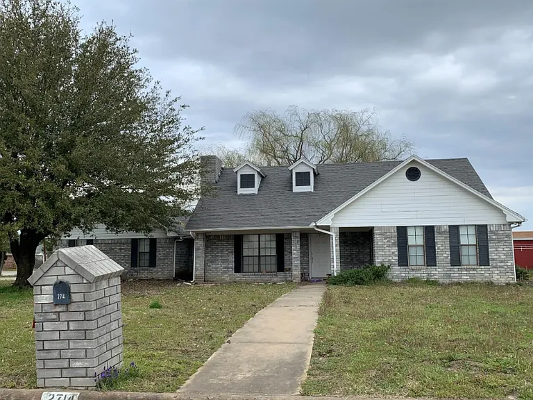 2714 Forrest Cir — Photo 1