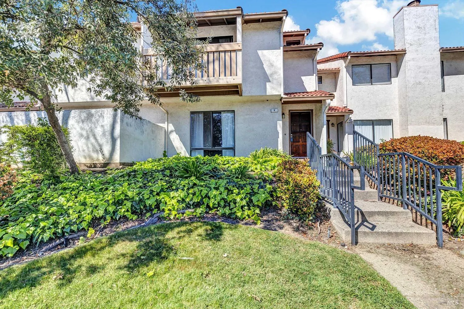 6 Avila Place photo 1