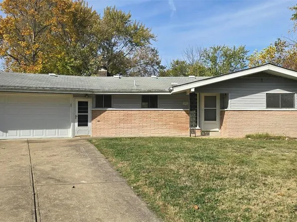 11 Oxford Pl, Saint Charles, MO 63301