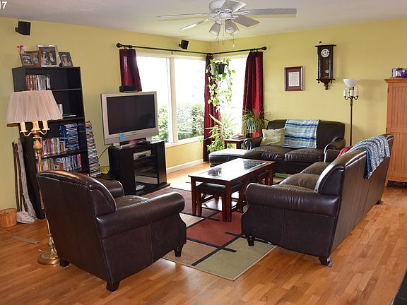 4th image of 1238 N Folsom Ct