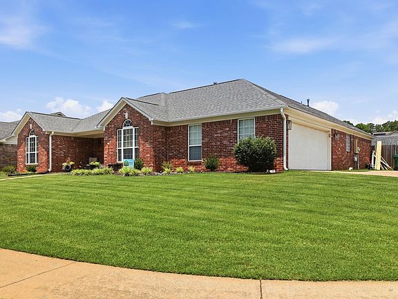 3rd image of 516 Pinnacle Dr