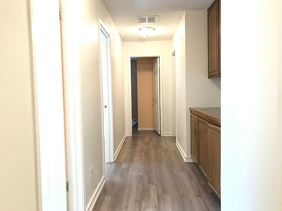 5th image of 2261 Stratford Dr