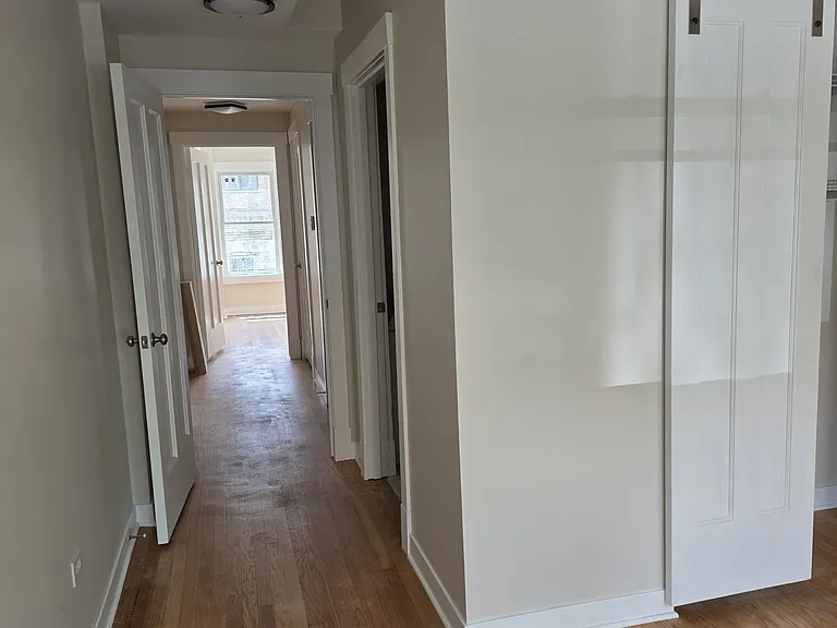 2637 W Winona St #1 — Photo 5