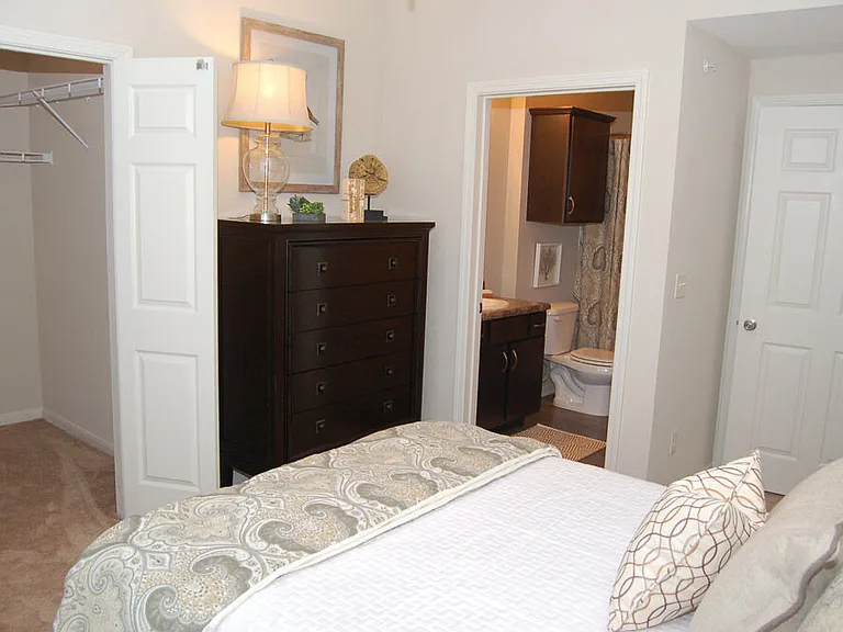 Riverscape Apartment Homes — Photo 19