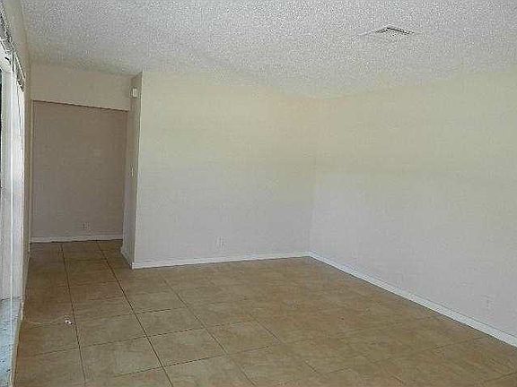 5th image of 1527 NW 7th Ter