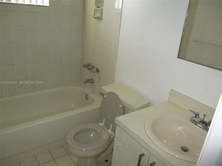 10622 SW 174th Ter — Photo 7