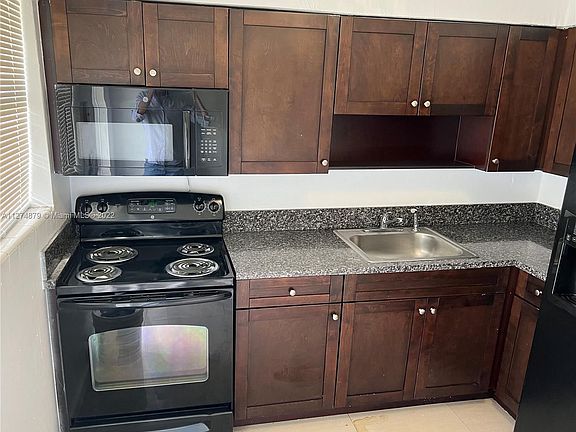 3rd image of 6 NW 6th Ave #2