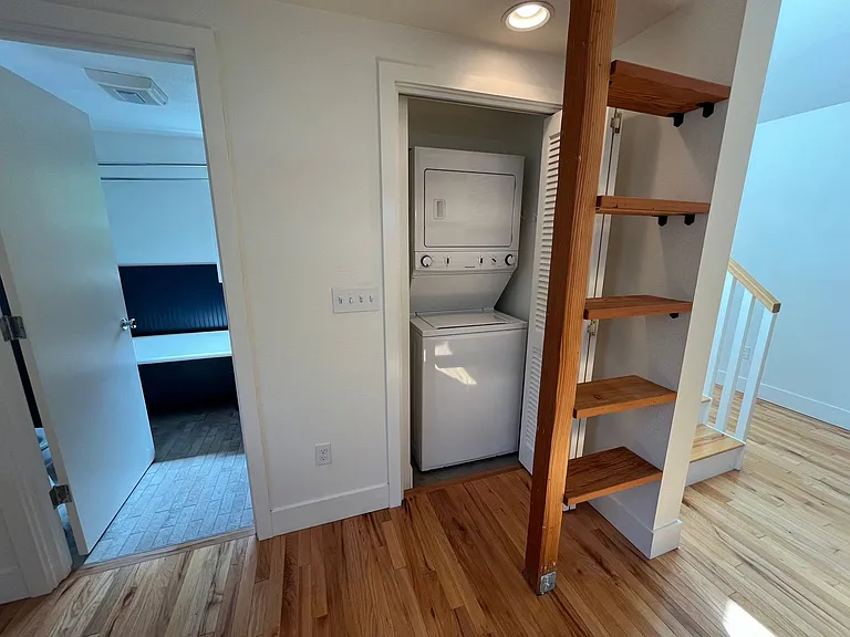 64 NE Stafford St #B — Photo 15