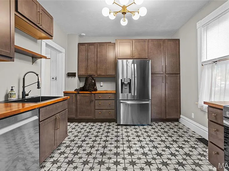 419 S Van Buren Ave — Photo 10