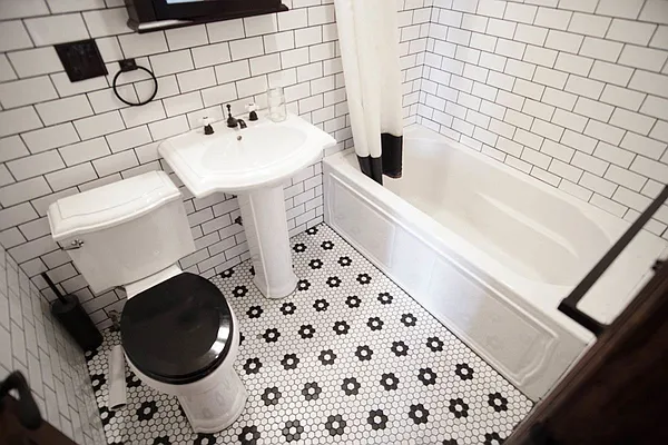 Rented by Lofts and Flats LLC | media 9