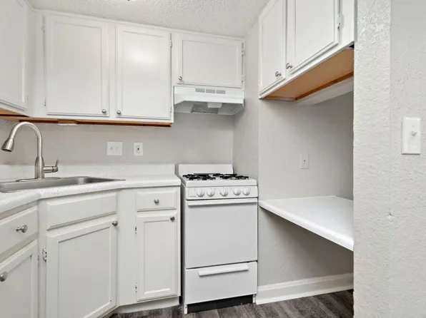 4035-4039 Charlotte