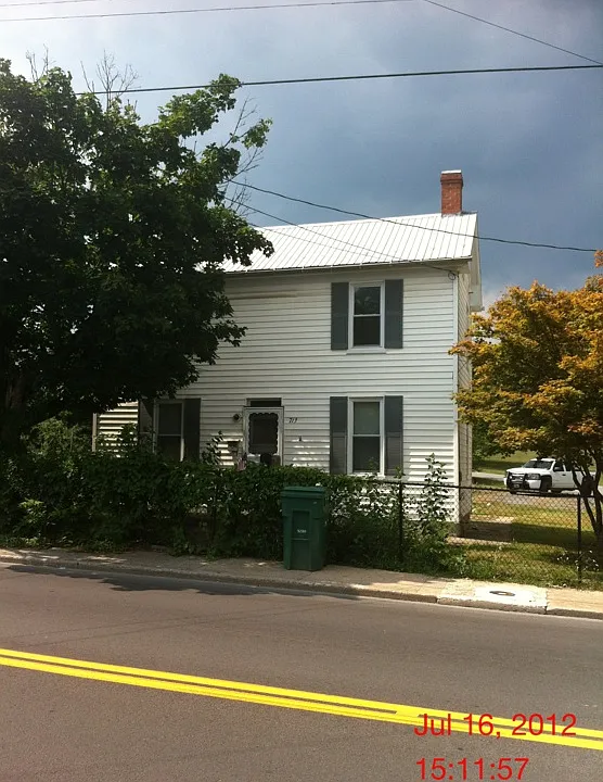 713 E Moler Ave