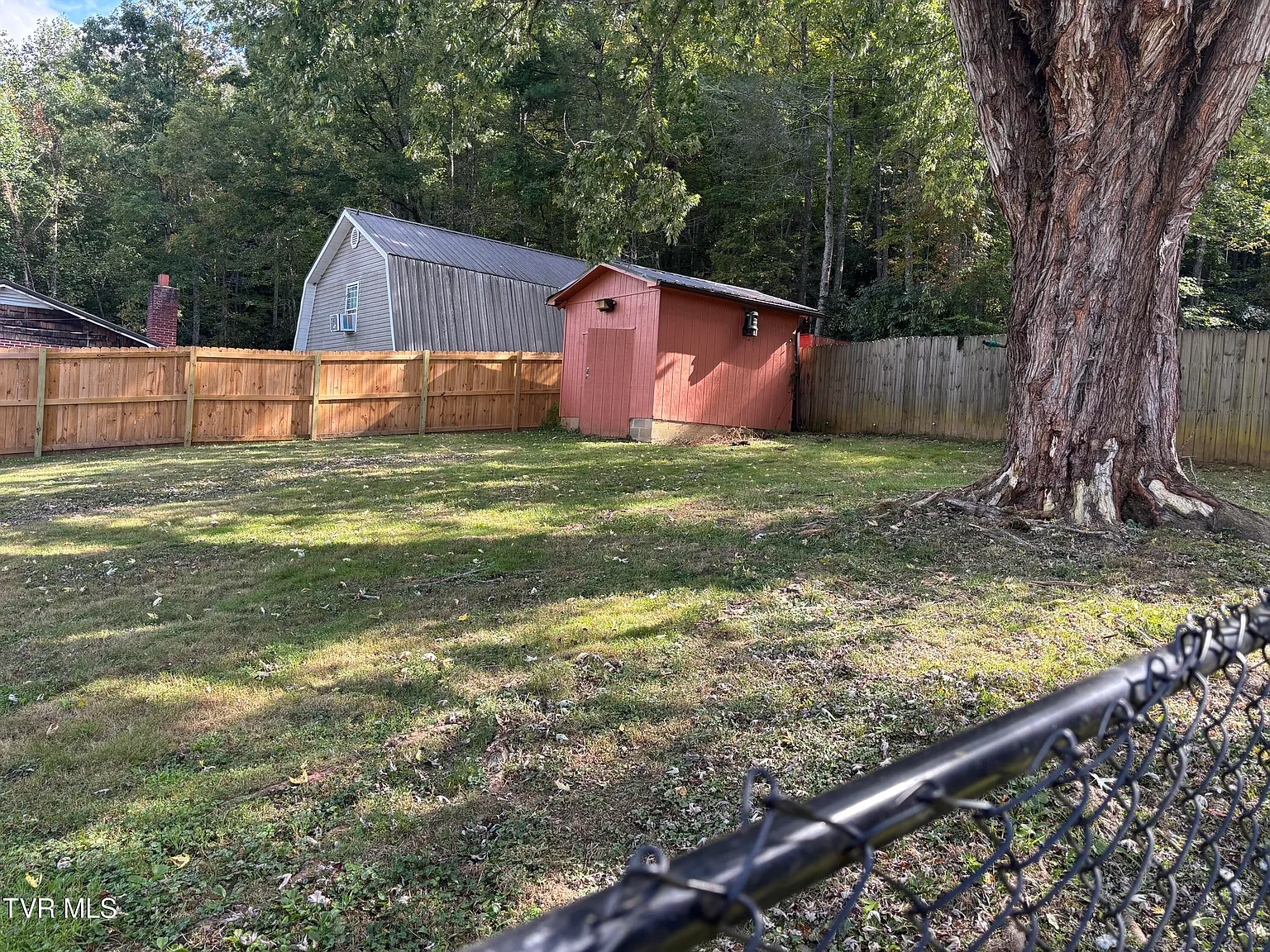 3 bed, 1200 sqft, $1,600 — Photo 2