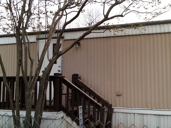 4th image of 28 Oak Hill Park Dr