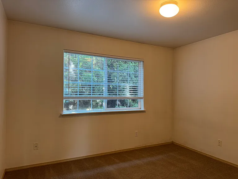 Quiet 2-Bed 2-Bath Apartments Close to WOU with Beautiful Landscaping In-Unit Washer/Dryer — Photo 7