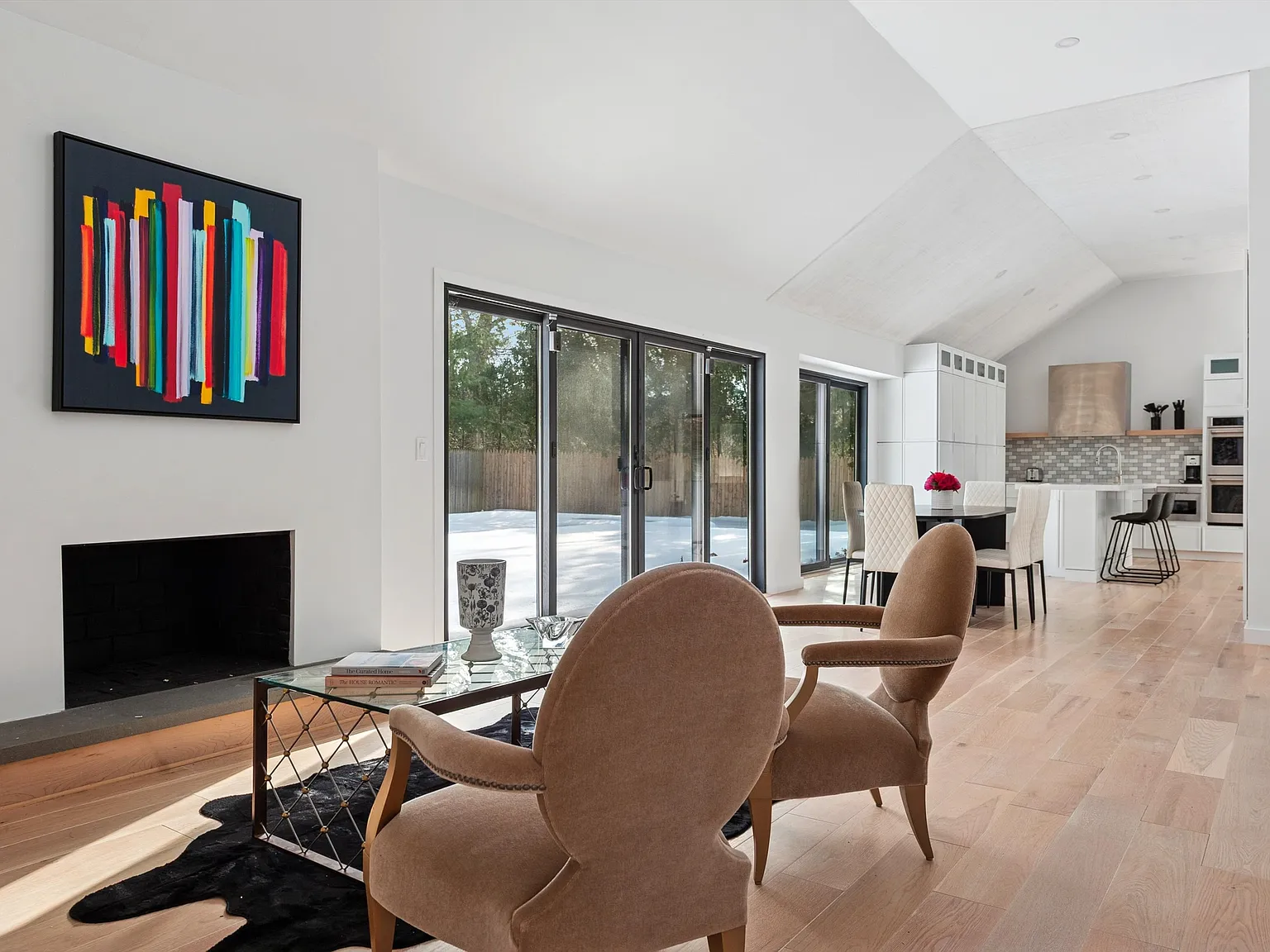 WHB 4 Bed 4 Bath Close to Village Aug -LD 35k — Photo 4