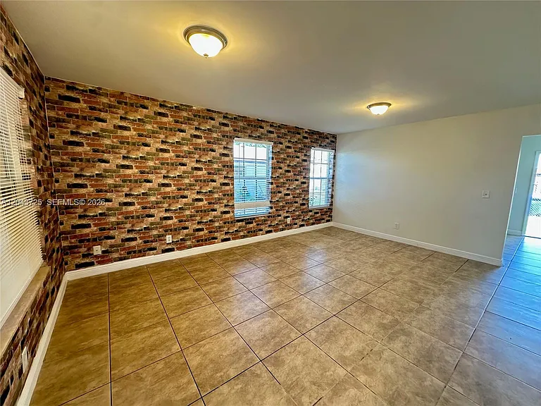 2235 Farragut St — Photo 2