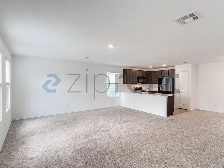 889 Powell St — Photo 2