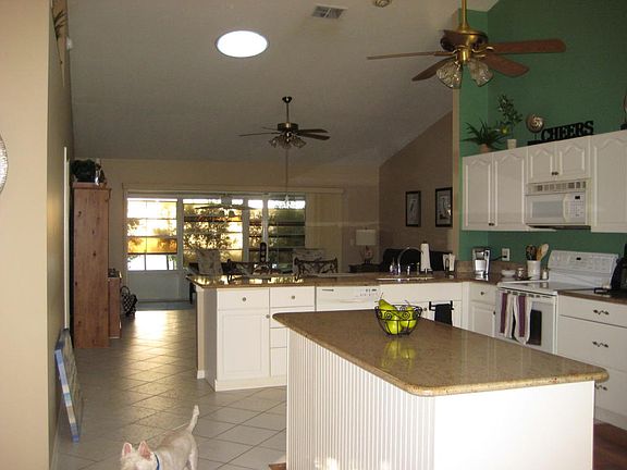 4th image of 394 NW Sherry Ln