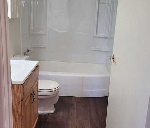 5th image of 4914 41st St