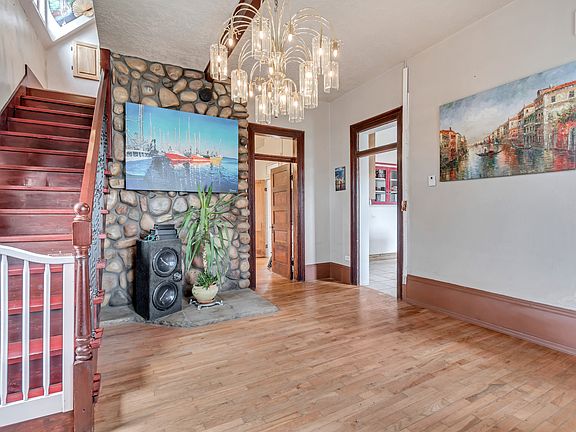 3rd image of 585 S 400th St E