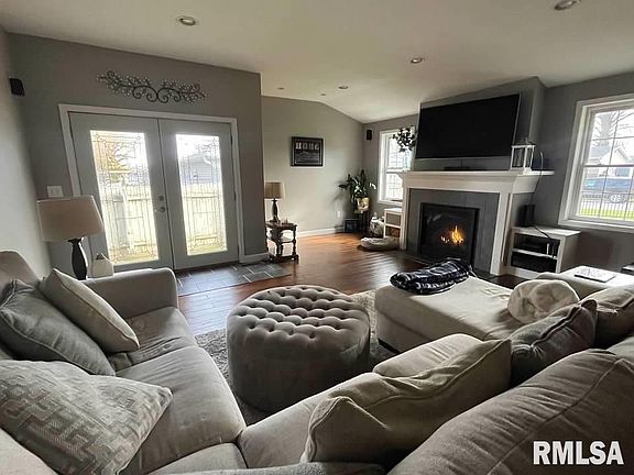 3rd image of 2301 N Sheridan Dr