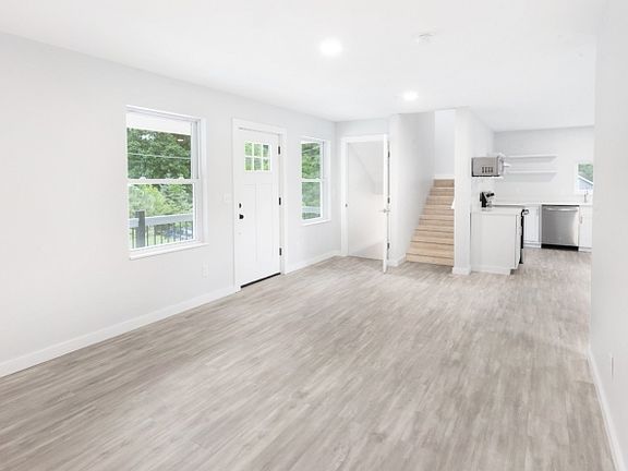 4th image of 33 Allamuchy Trl