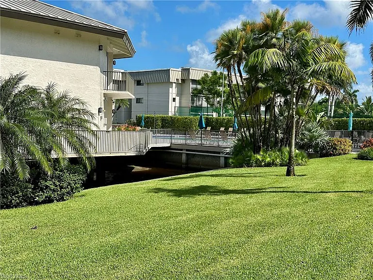 788 Park Shore Dr #D20 — Photo 29
