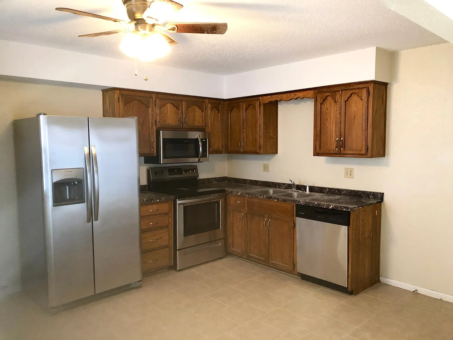 3 bed, 1.5 bath, 1950 sqft, $1,595 — Photo 4