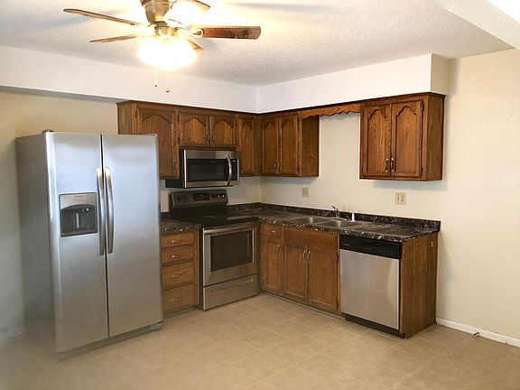 4th image of 1832 NE Knollbrook Pl