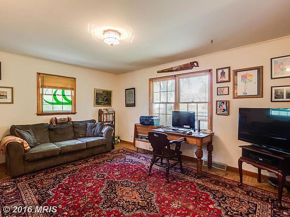 2nd image of 436 Lexington Ct