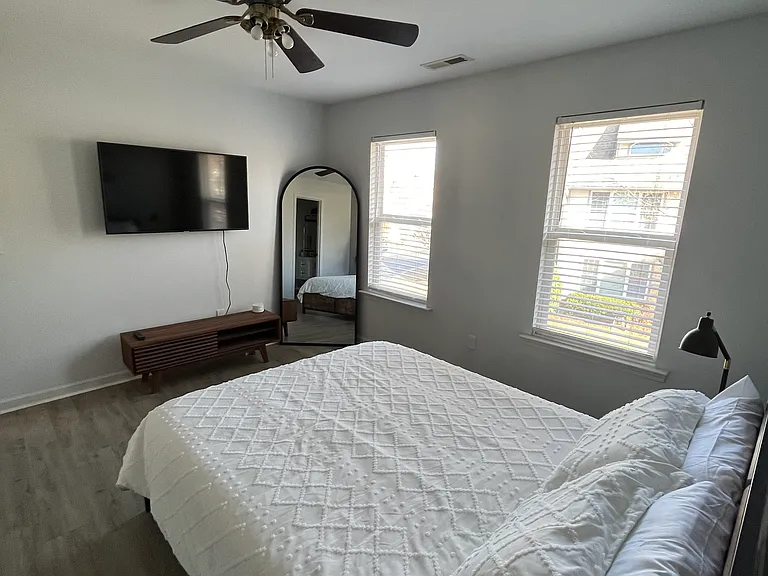 Rotunda Cir — Photo 6
