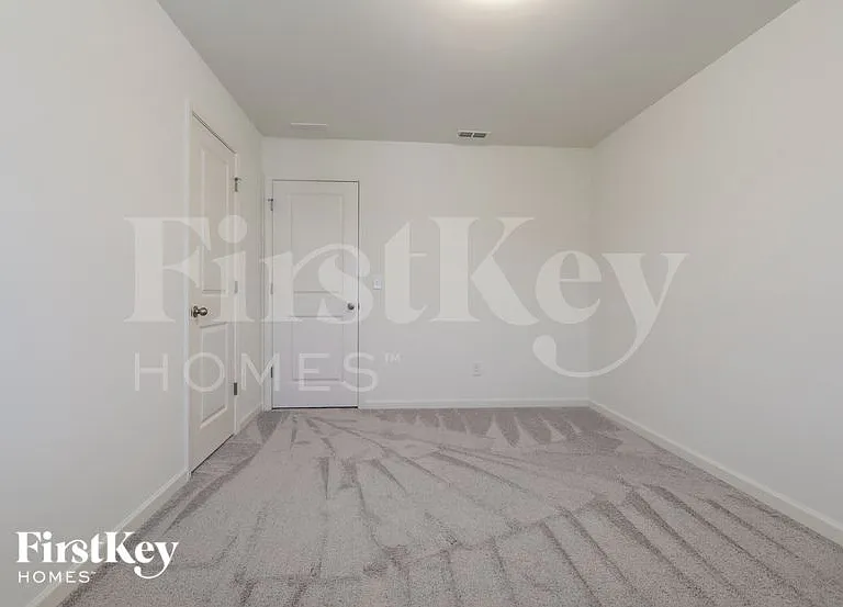 135 Knightsbridge Ln — Photo 11