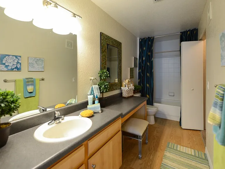 Addison Landing — Photo 46