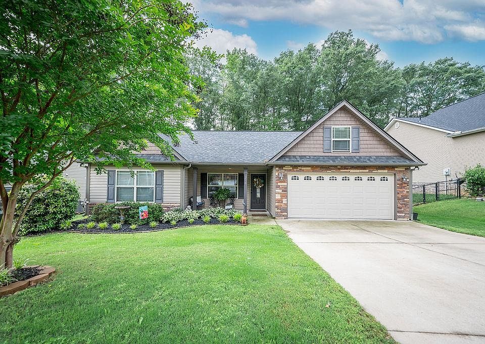 1st image of 210 Heritage Creek Dr