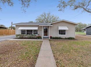 1411 E Corpus Christi St, Beeville, TX 78102