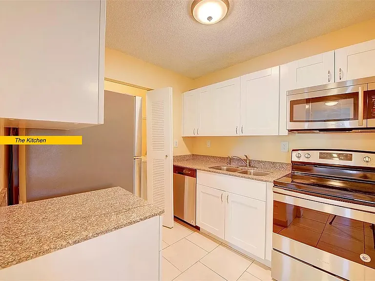 20681 NE 4th Pl #102 — Photo 7