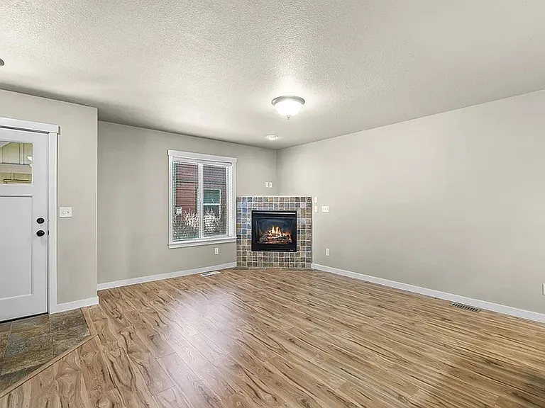 433 NW 25th St — Photo 4