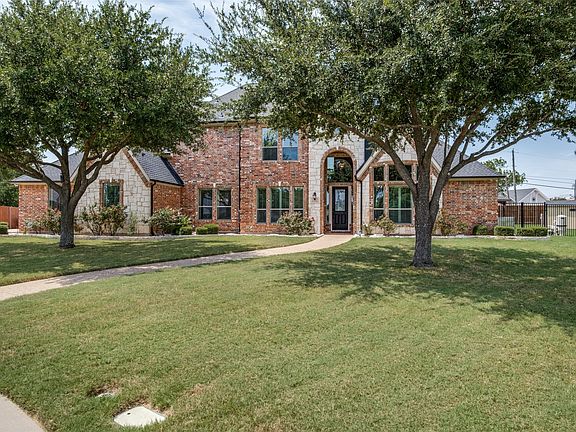 2nd image of 211 Bush Cir