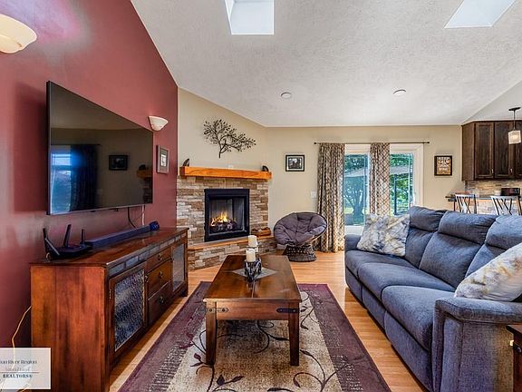 5th image of 4220 Mountain Valley Rd