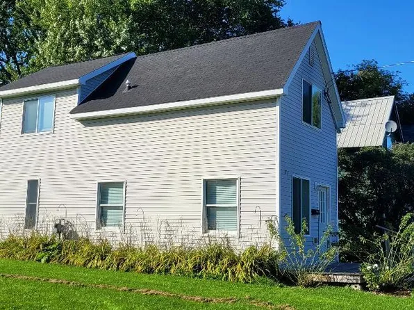 1016 Young St, Sault Sainte Marie, MI 49783