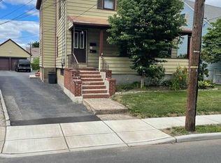 213 Phillips Ave, South Hackensack, NJ 07606